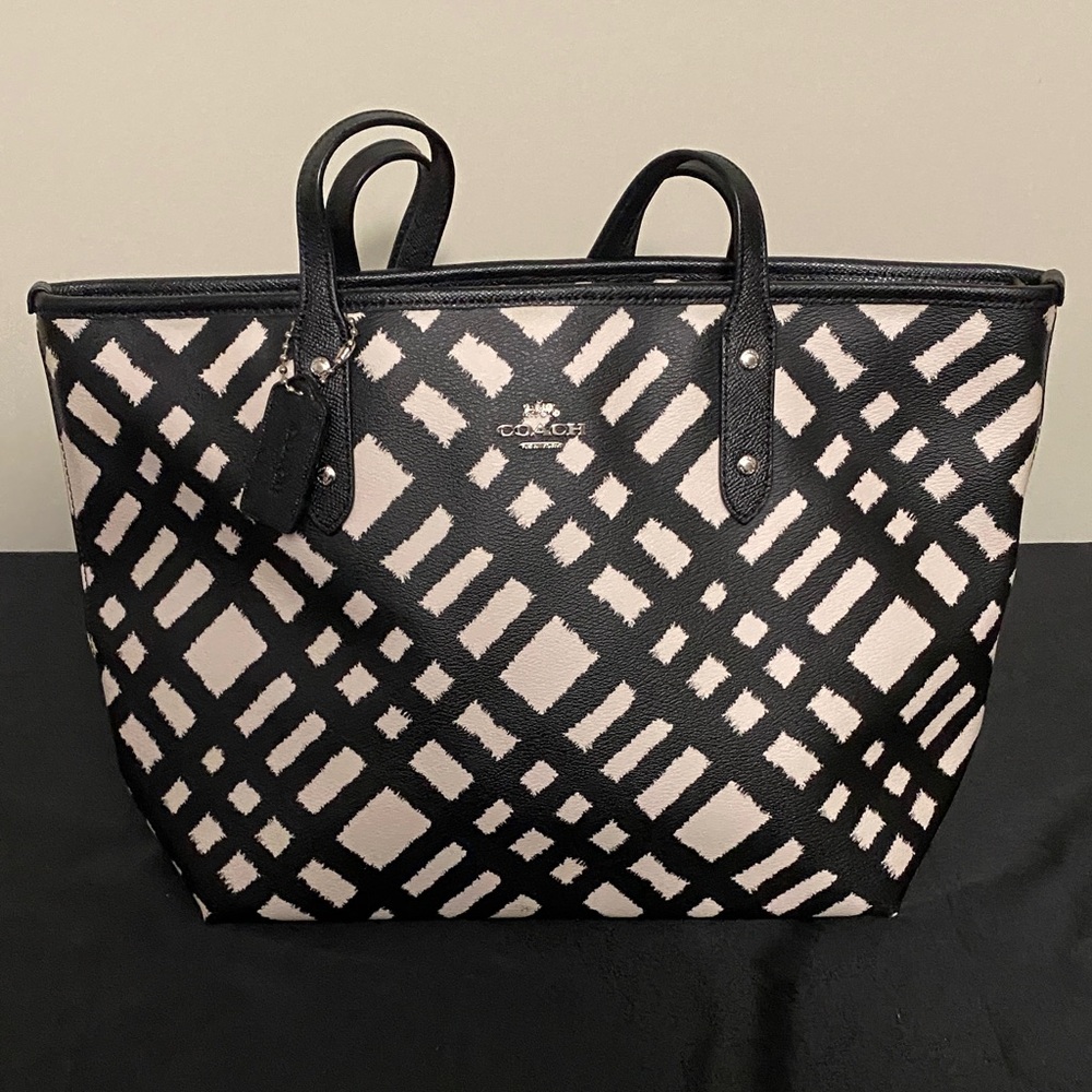Coach Geometric Black and Cream Tote